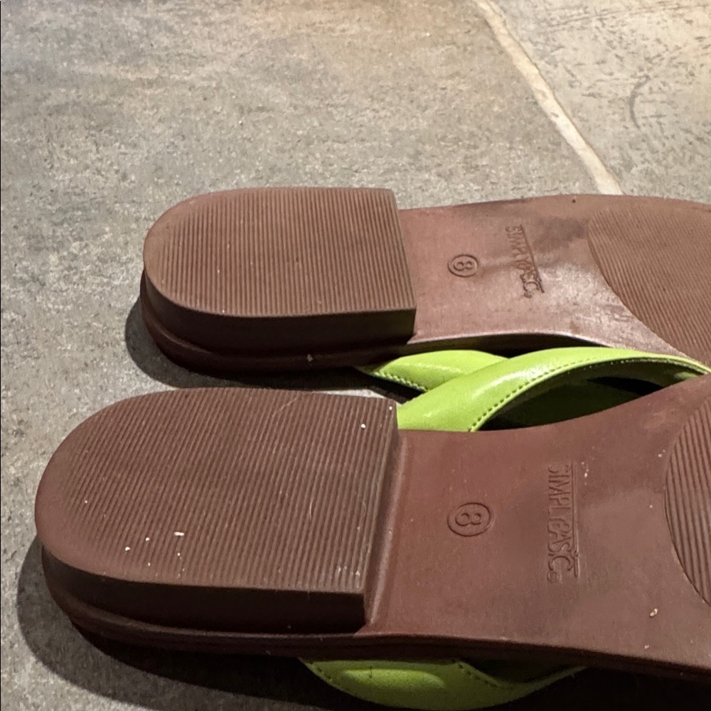 Simply Basic Women's lime green Sandals Sz 8 - Picture 6 of 7